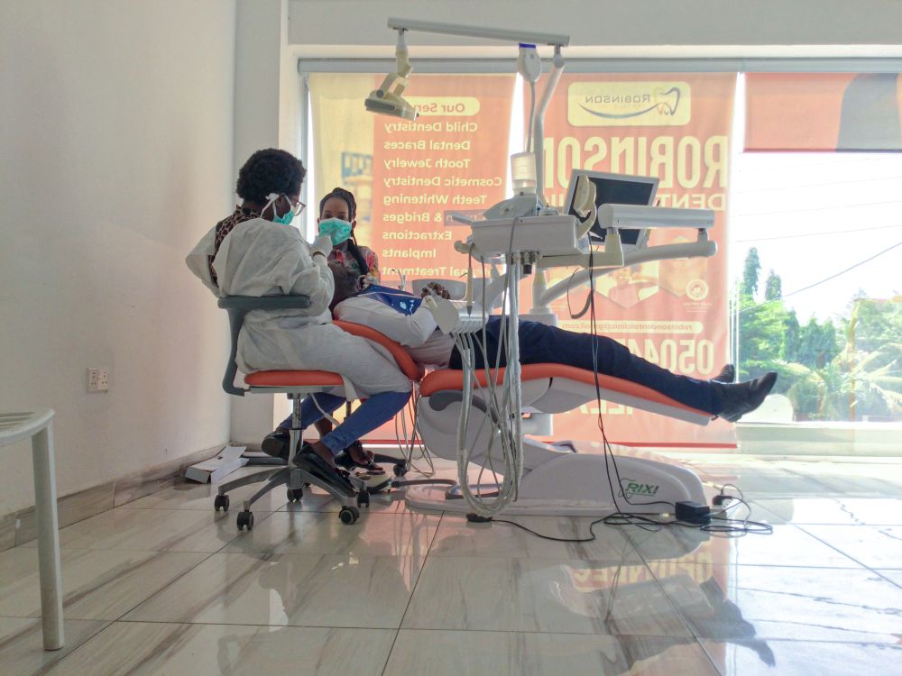 leading-crowns-bridges-specialist-in-lashibi-robinson-dental-clinic